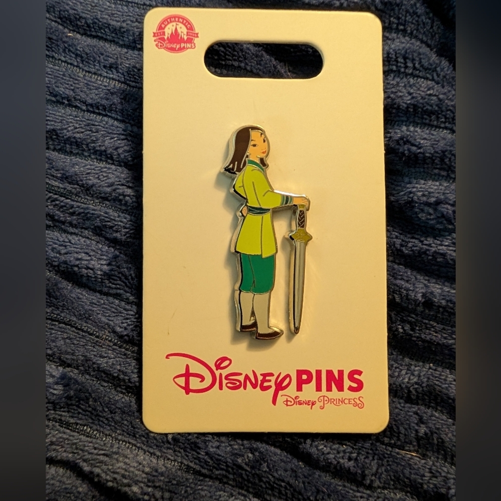 New 2022 Disney Parks Pin - Mulan Warrior Princess Full Body Bent Dusplay Card
